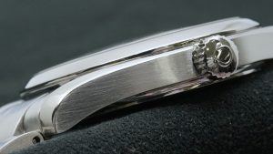 オメガ シーマスター ベゼル キズ 3時側 修理後