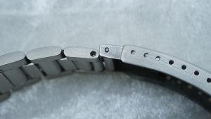 オメガ ブレス延長修理 修理後 バックル側面 バネ棒加工