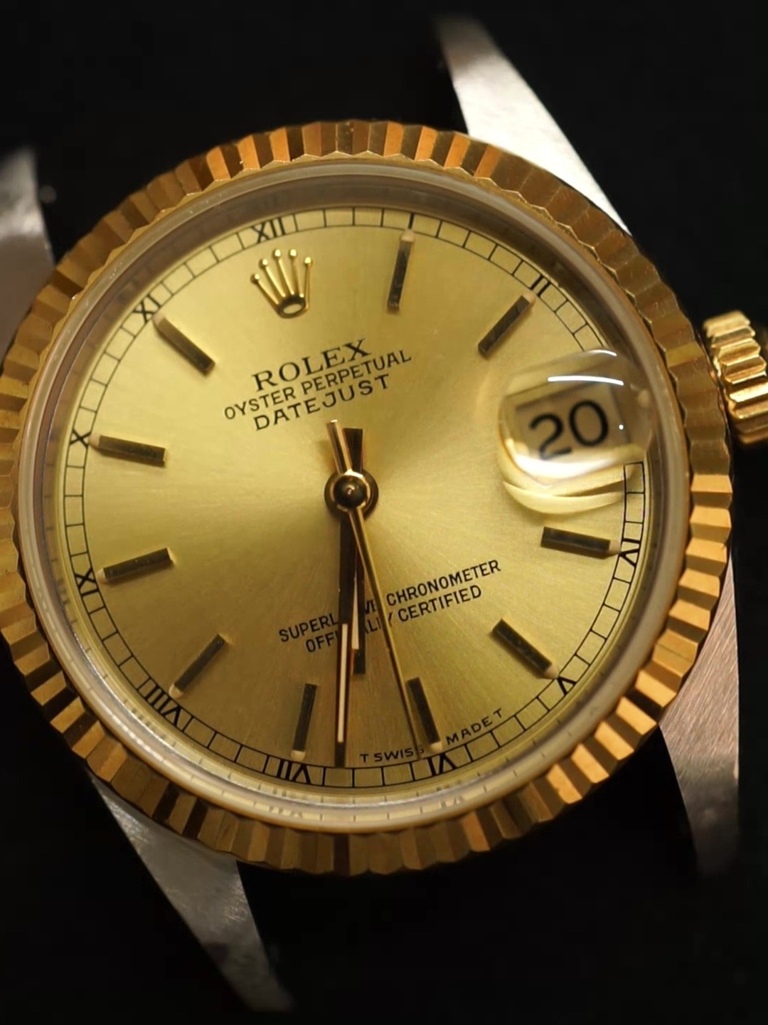 外装仕上げ前のROLEX DATEJUST正面とブレスレット