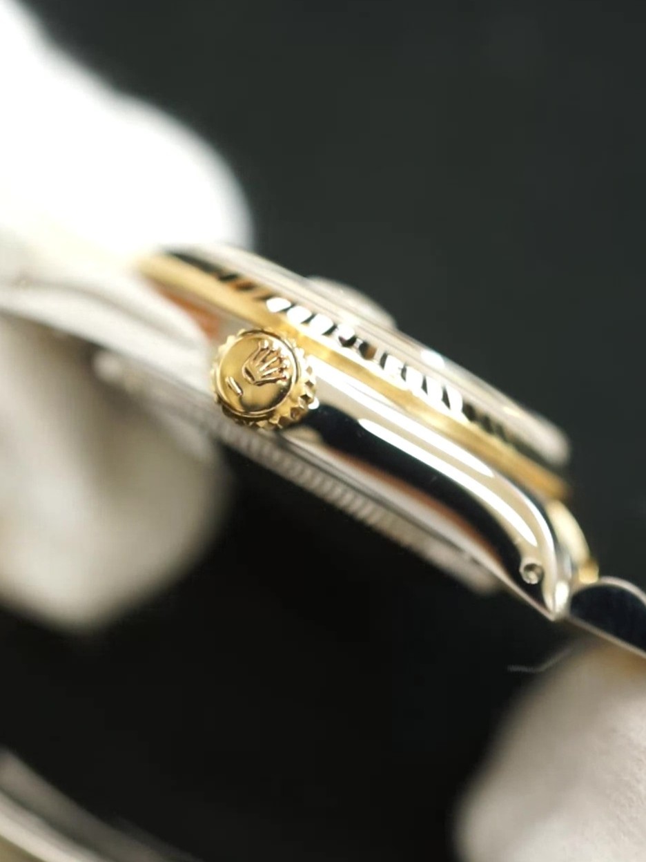 外装仕上げ後のROLEX DATEJUSTケース側面の鏡面