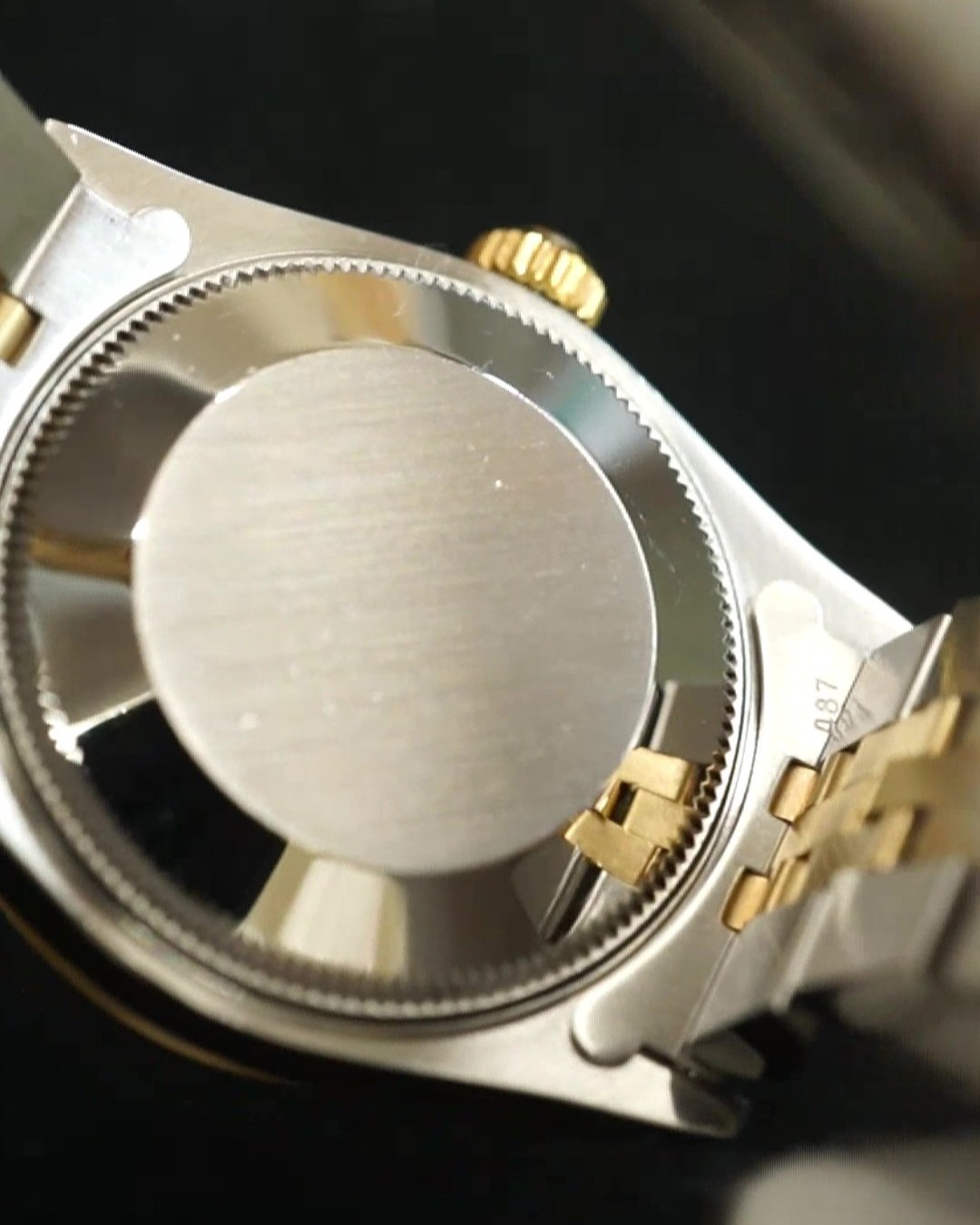 外装仕上げ後のROLEX DATEJUST裏蓋側の状態