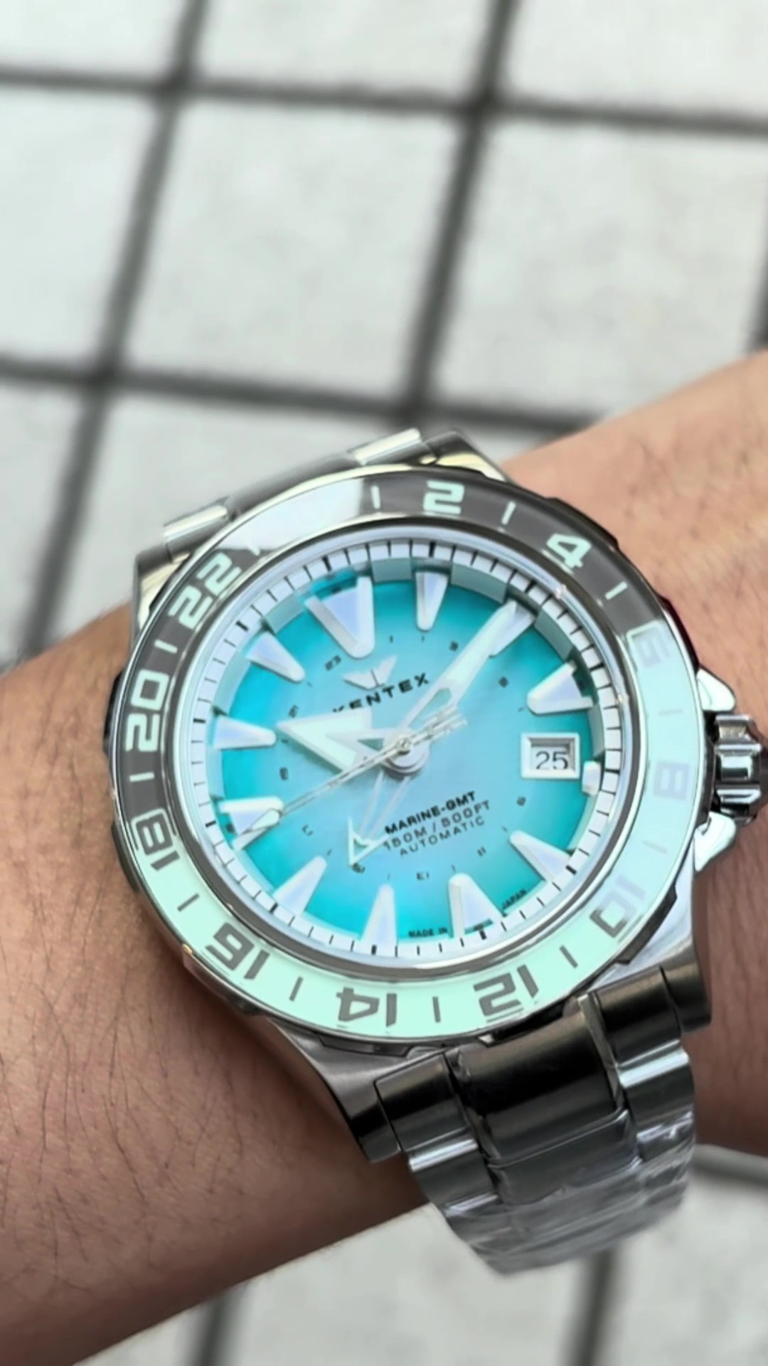 KENTEX S820X-13 着用イメージ 夏の装いでKENTEX MARINE GMT S820X-13を着用した腕元